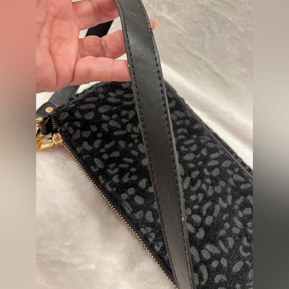 Black textured handbag - Picture 6 of 13